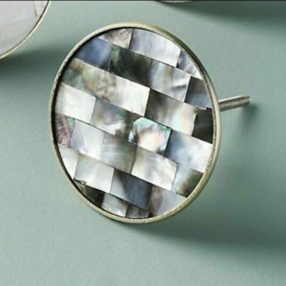 ANTHROPOLOGIE 3" Mother Of Pearl Knob set of 2 NWT - Picture 1 of 4